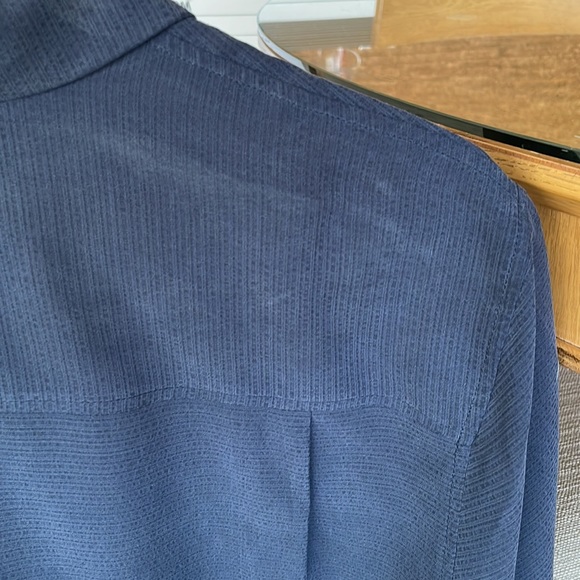 Tommy Bahama short sleeve button up men’s shirts. Size Medium - Picture 5 of 6